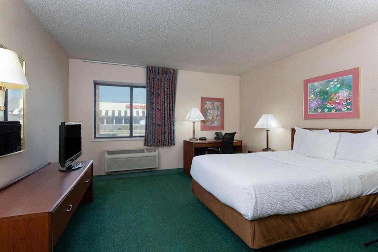 La Quinta By Wyndham East-post Drive Hotel Indianapolis